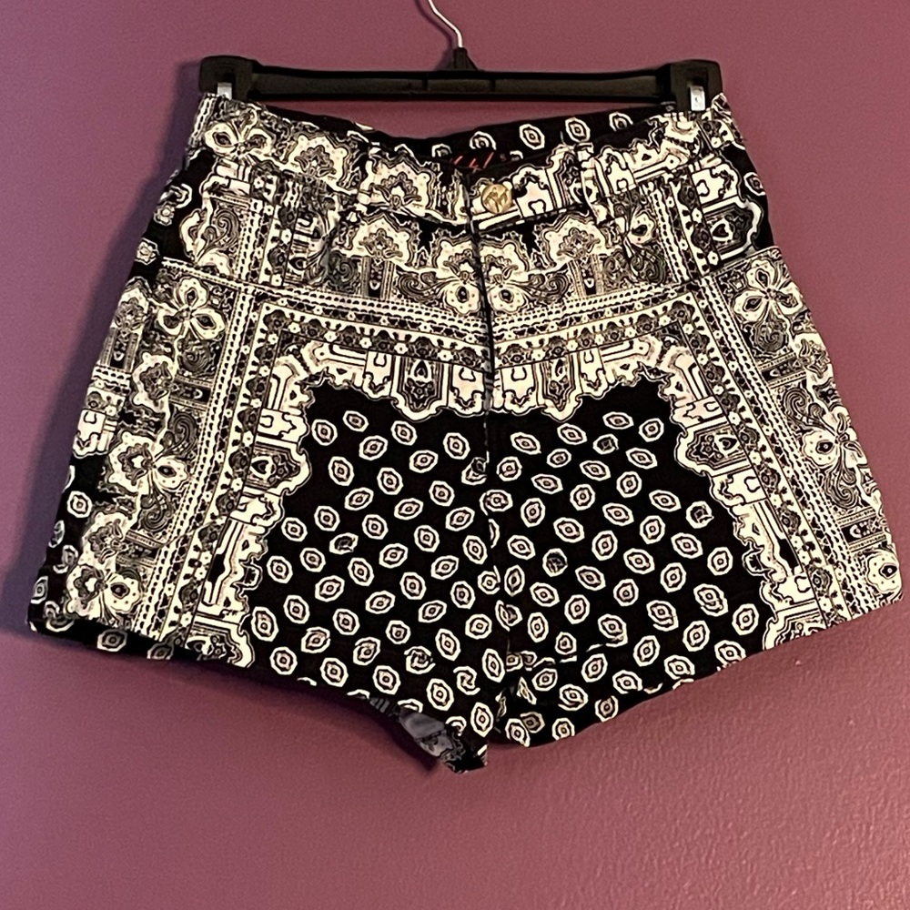 Motels Rocks shorts. - Picture 2 of 4